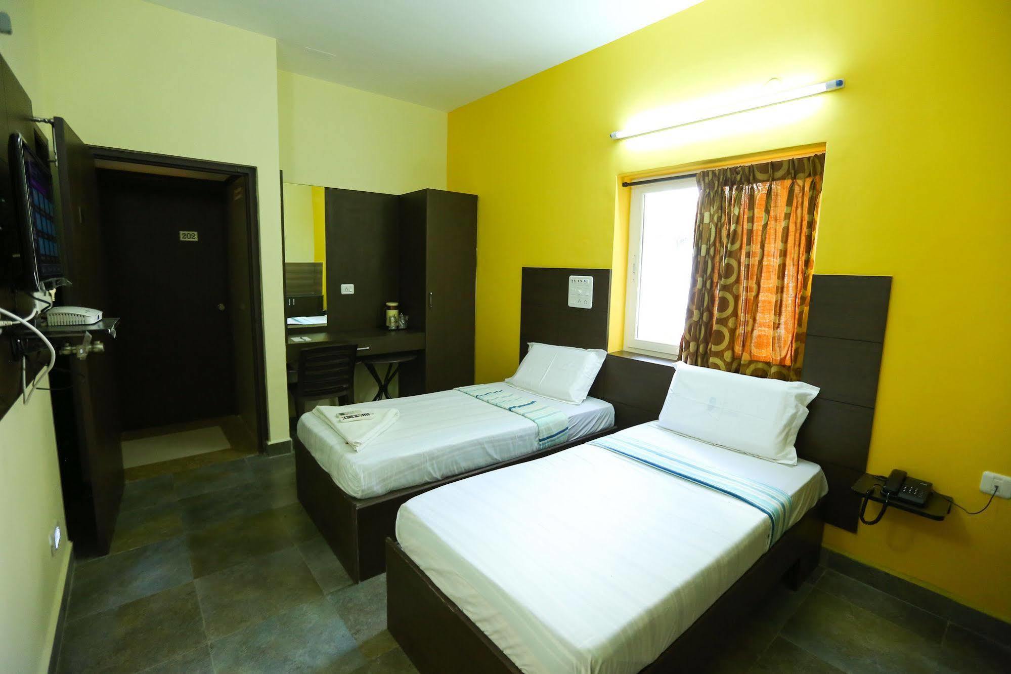 Season 4 Residences: Tech Hub Convenience in Thiruvanmiyur Chennai Exterior photo
